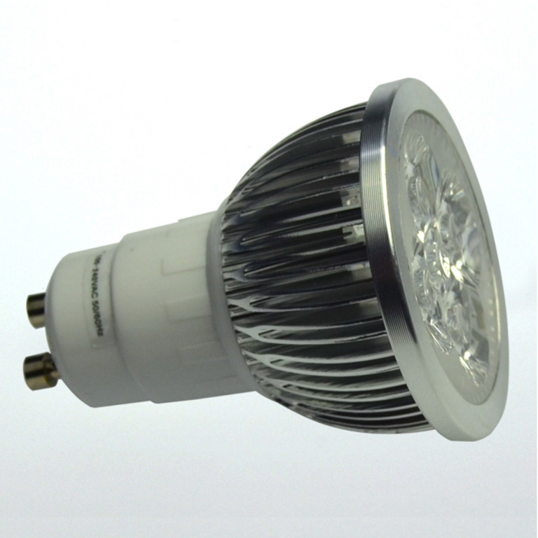 GU10 LED-Lampe mit silberner Fassung und mehreren Lichtquellen.