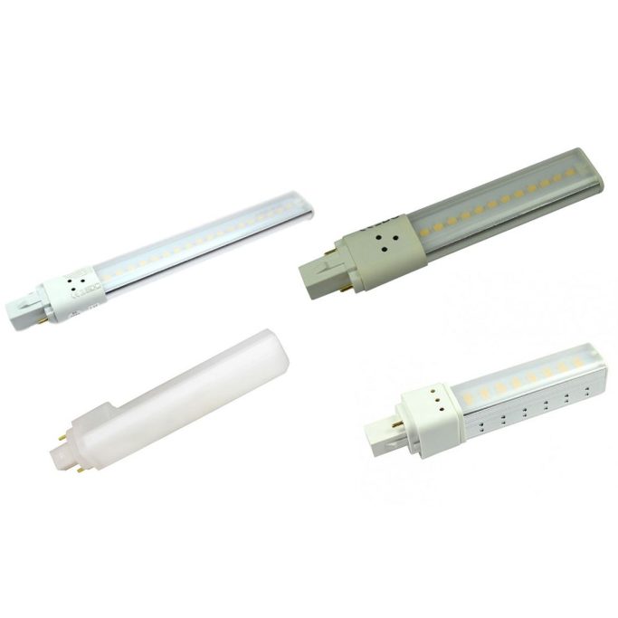 Vier LED-Kompaktleuchtstofflampen mit unterschiedlichen Designs und Farbtemperaturen.